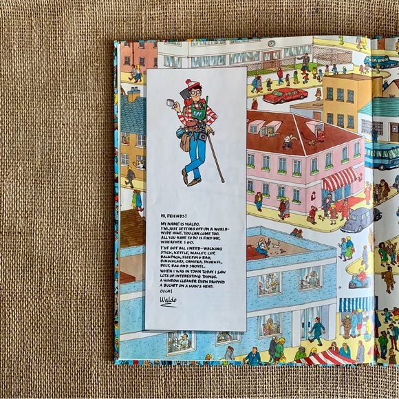 WHERE’S WALDO Oversized Hardback Search and Find Fun Book - Picture 3 of 11